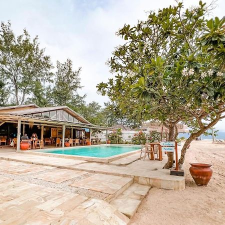 Bungalow Cafe Gili Beachfront Гили-Мено Экстерьер фото