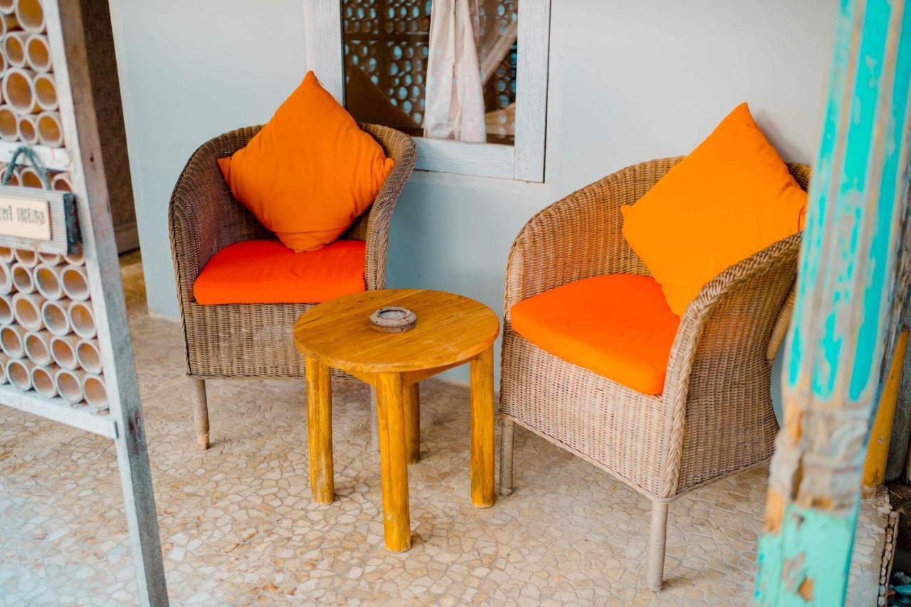 Bungalow Cafe Gili Beachfront Гили-Мено Экстерьер фото