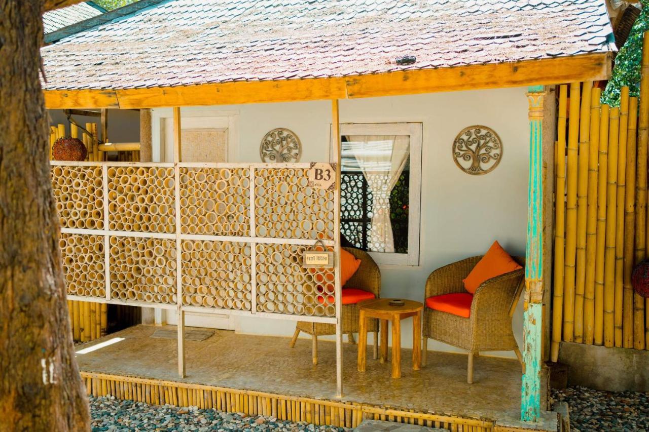Bungalow Cafe Gili Beachfront Гили-Мено Экстерьер фото