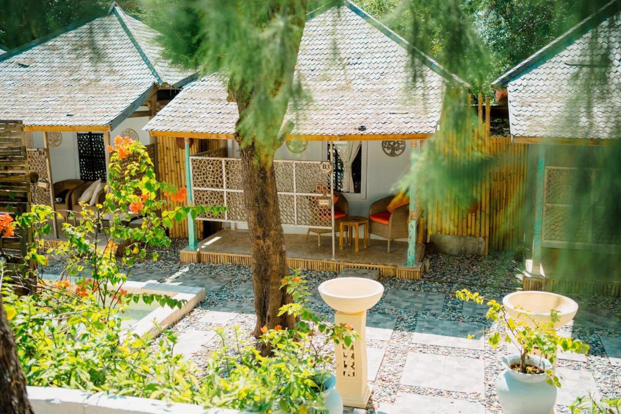 Bungalow Cafe Gili Beachfront Гили-Мено Экстерьер фото