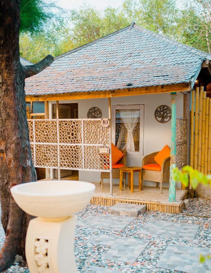 Bungalow Cafe Gili Beachfront Гили-Мено Экстерьер фото