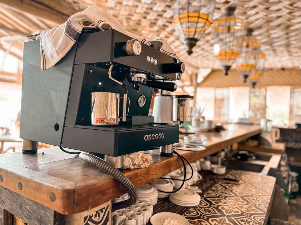 Bungalow Cafe Gili Beachfront Гили-Мено Экстерьер фото