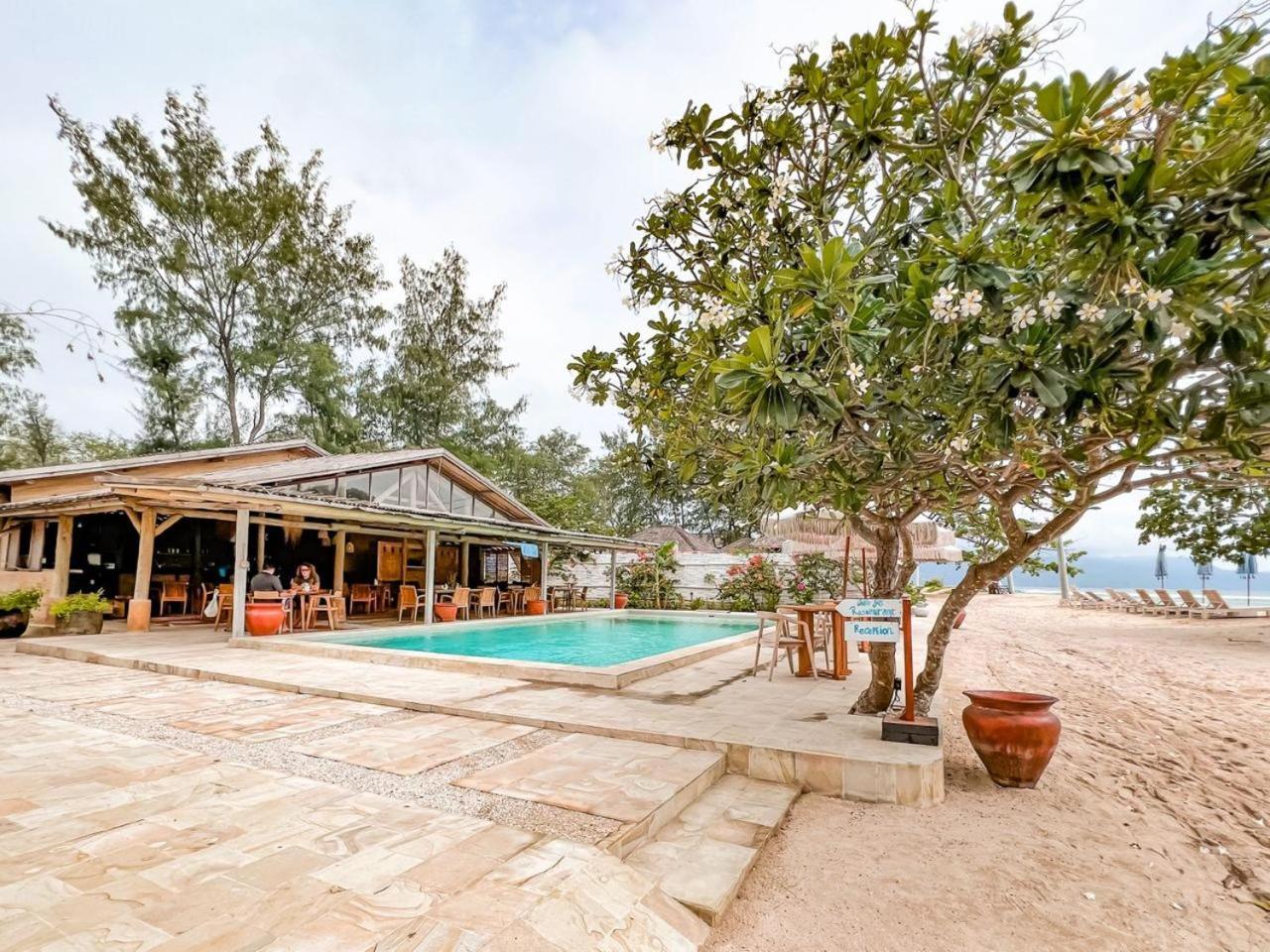Bungalow Cafe Gili Beachfront Гили-Мено Экстерьер фото