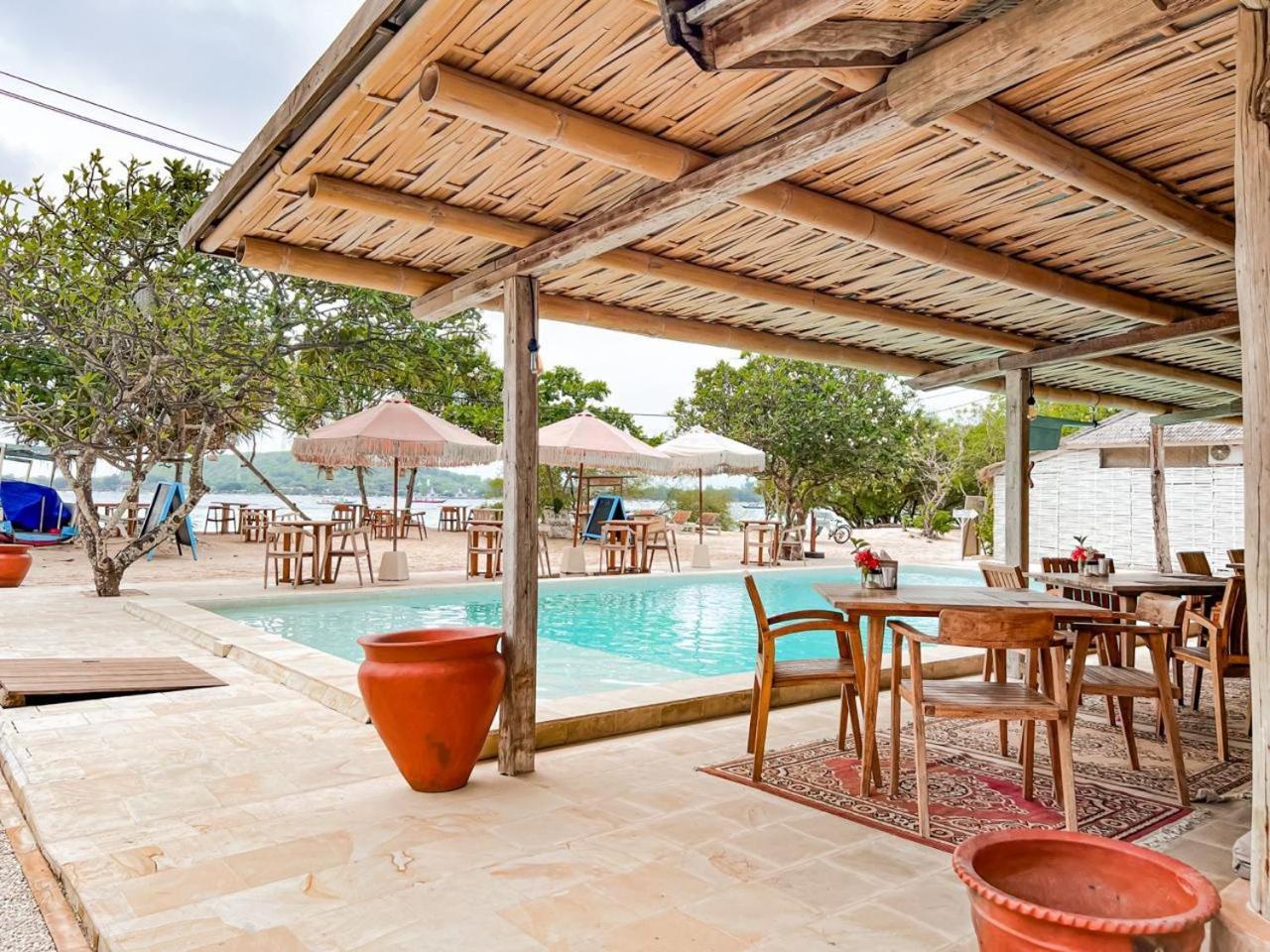 Bungalow Cafe Gili Beachfront Гили-Мено Экстерьер фото
