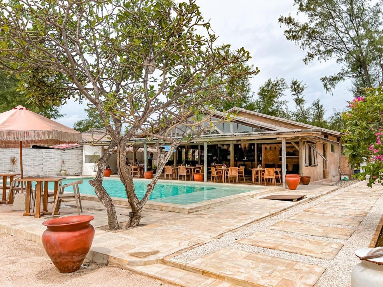 Bungalow Cafe Gili Beachfront Гили-Мено Экстерьер фото