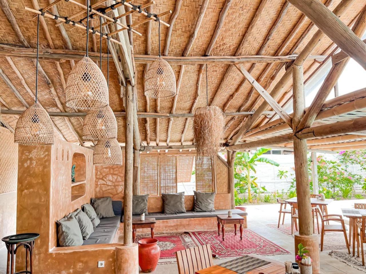 Bungalow Cafe Gili Beachfront Гили-Мено Экстерьер фото