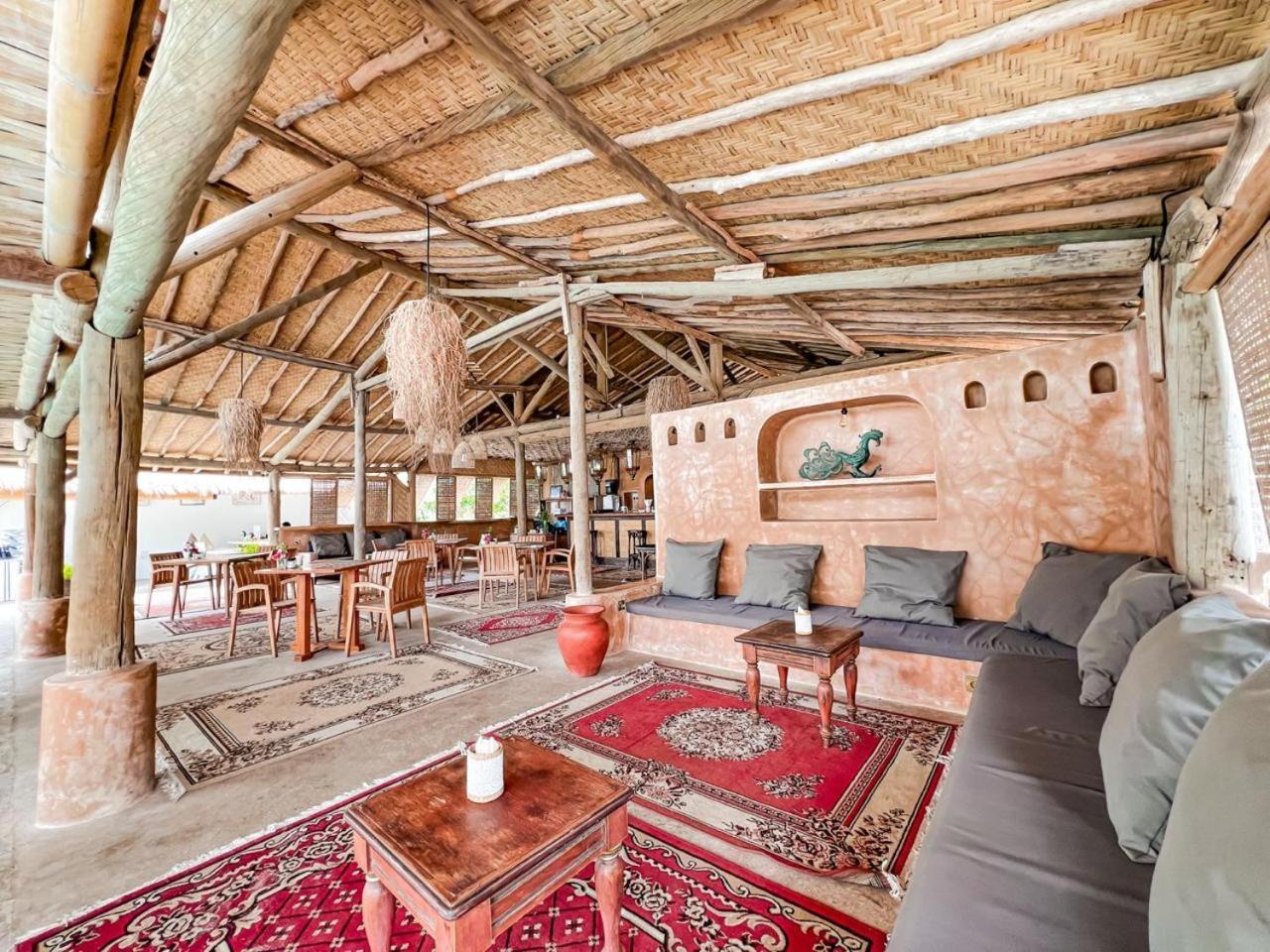 Bungalow Cafe Gili Beachfront Гили-Мено Экстерьер фото