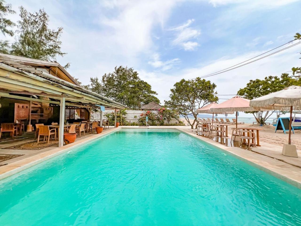 Bungalow Cafe Gili Beachfront Гили-Мено Экстерьер фото